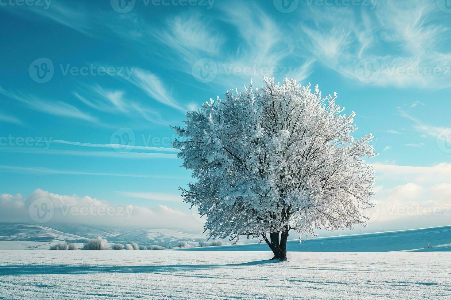 ai genererad enslig träd står täckt i frost mot en ljus blå himmel, omgiven förbi en ren snöig landskap med fotspår spridd tvärs över de förgrund. foto