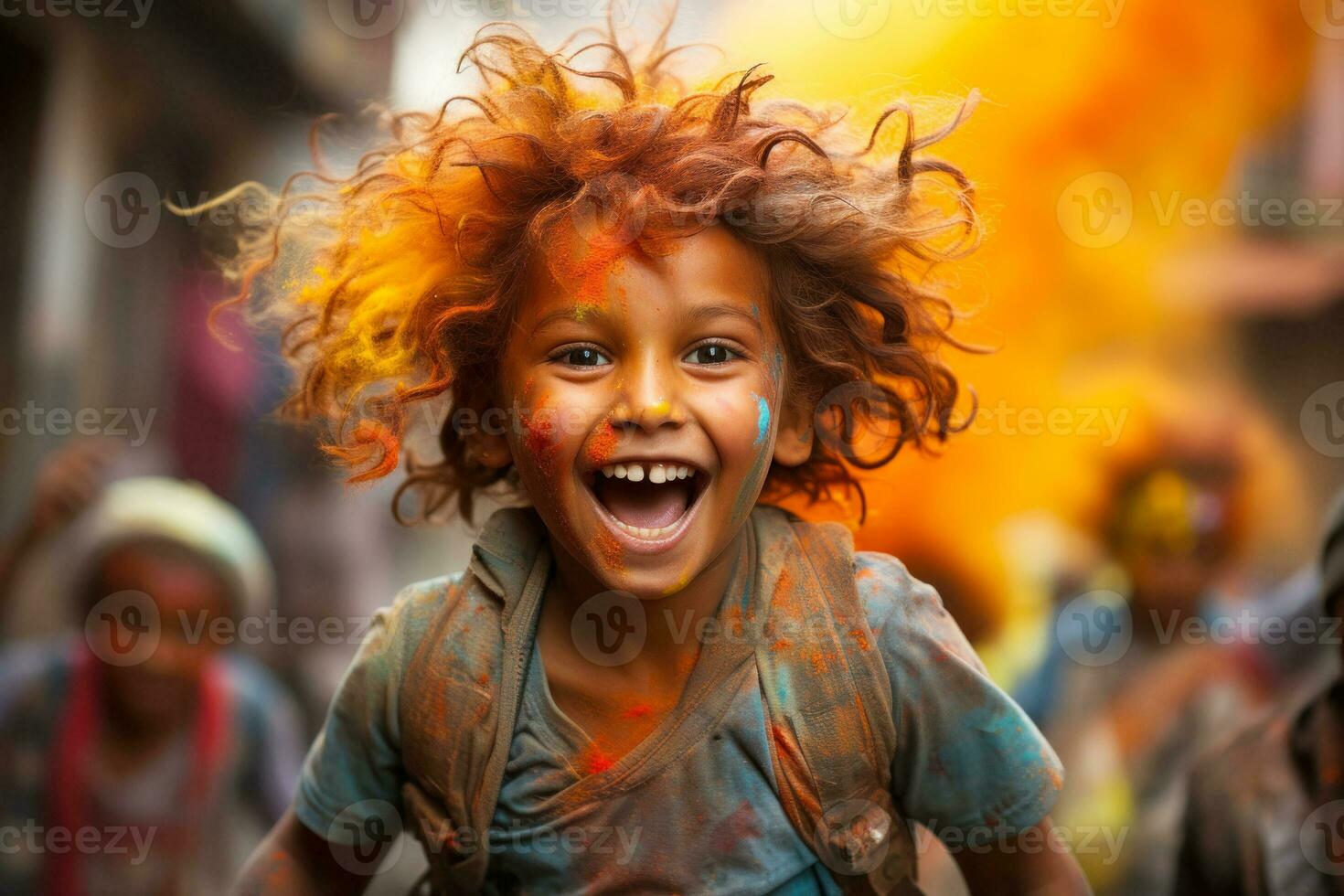 ai genererad Lycklig barn fira hej, en hindu festival av färger den där också märken de ankomst av vår och är berömd genom hela de Land, porträtt av en skrattande pojke foto
