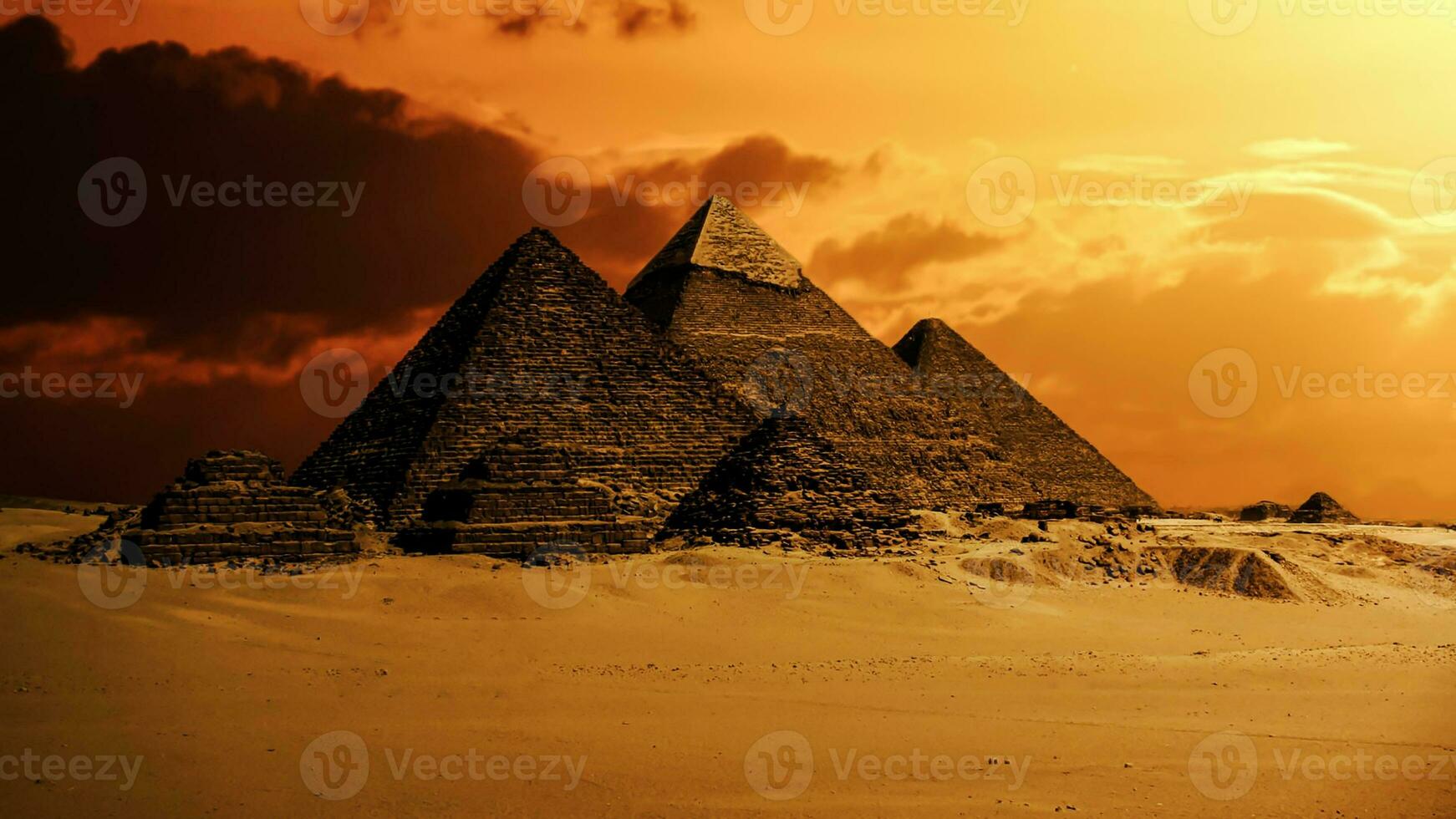 en skön bild av de pyramider i giza, egypten på solnedgång foto