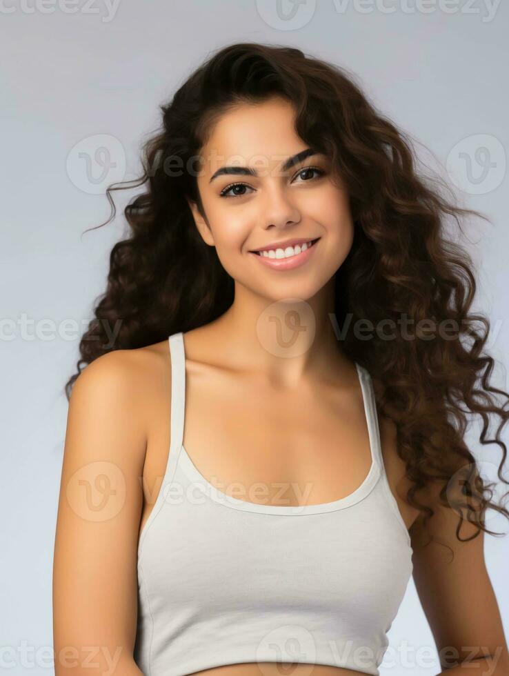 ai genererad porträtt av en skön ung latin kvinna med rena vit hud bär en tank topp, som en skönhet modell Foto, skön leende uttryck foto