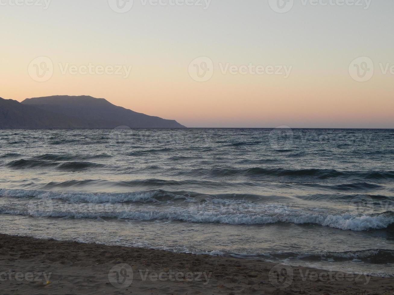 resa i Grekland på ön Kreta berg och havet foto