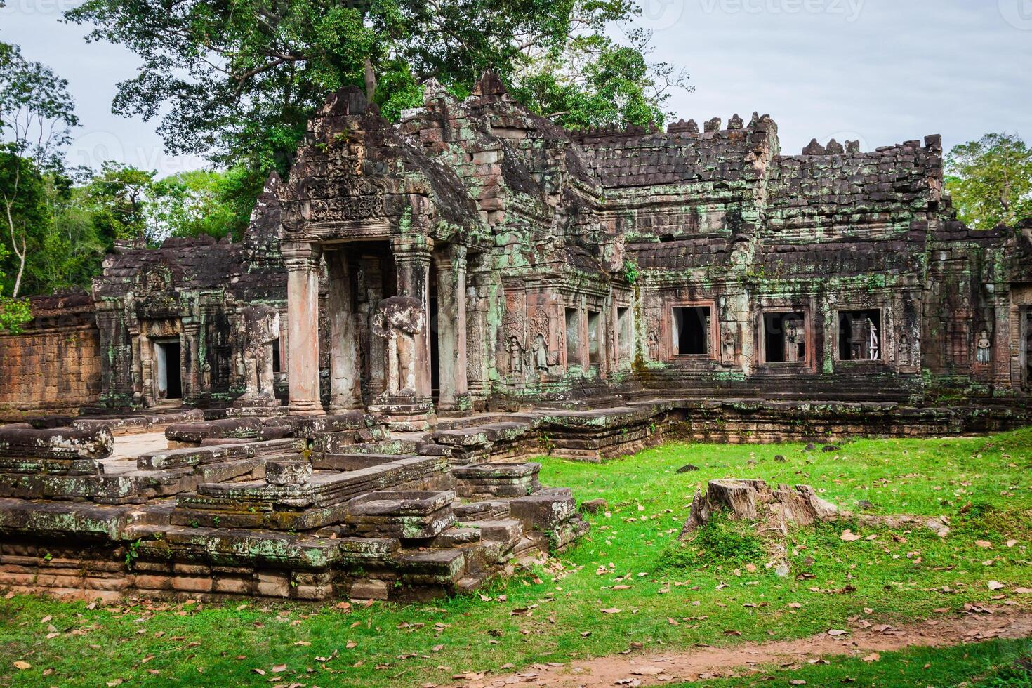 ruiner av pra khan tempel i angkor thom av cambodia foto