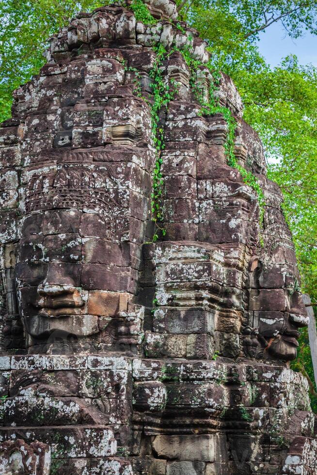 ansikten av bayon tempel i angkor thom, Siemreap, kambodja. foto