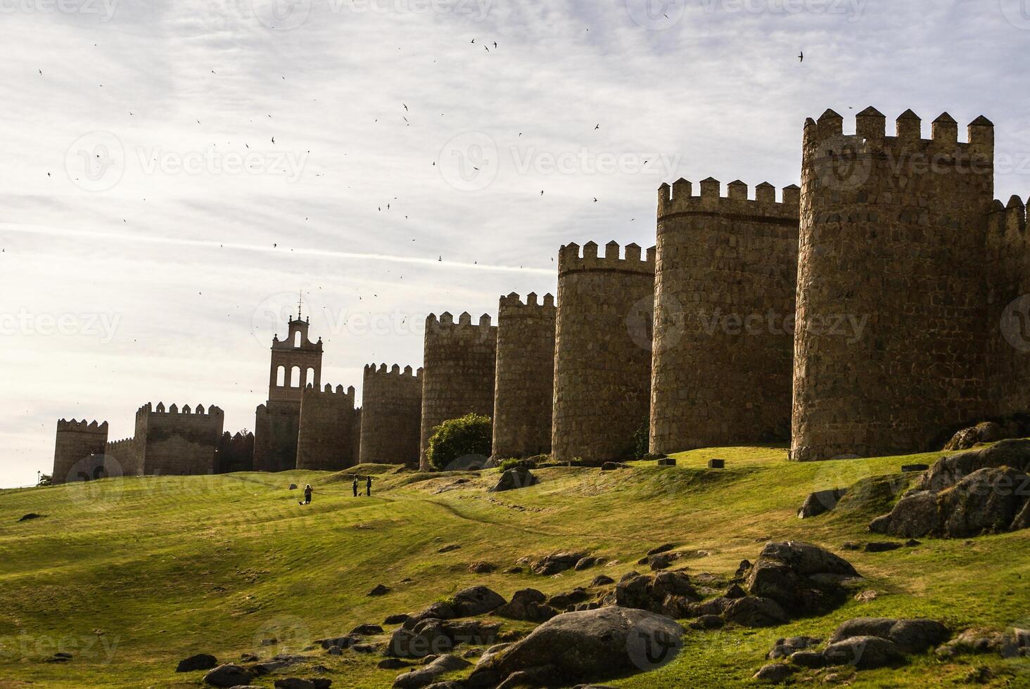 naturskön medeltida stad väggar av avila, spanien, unesco lista foto