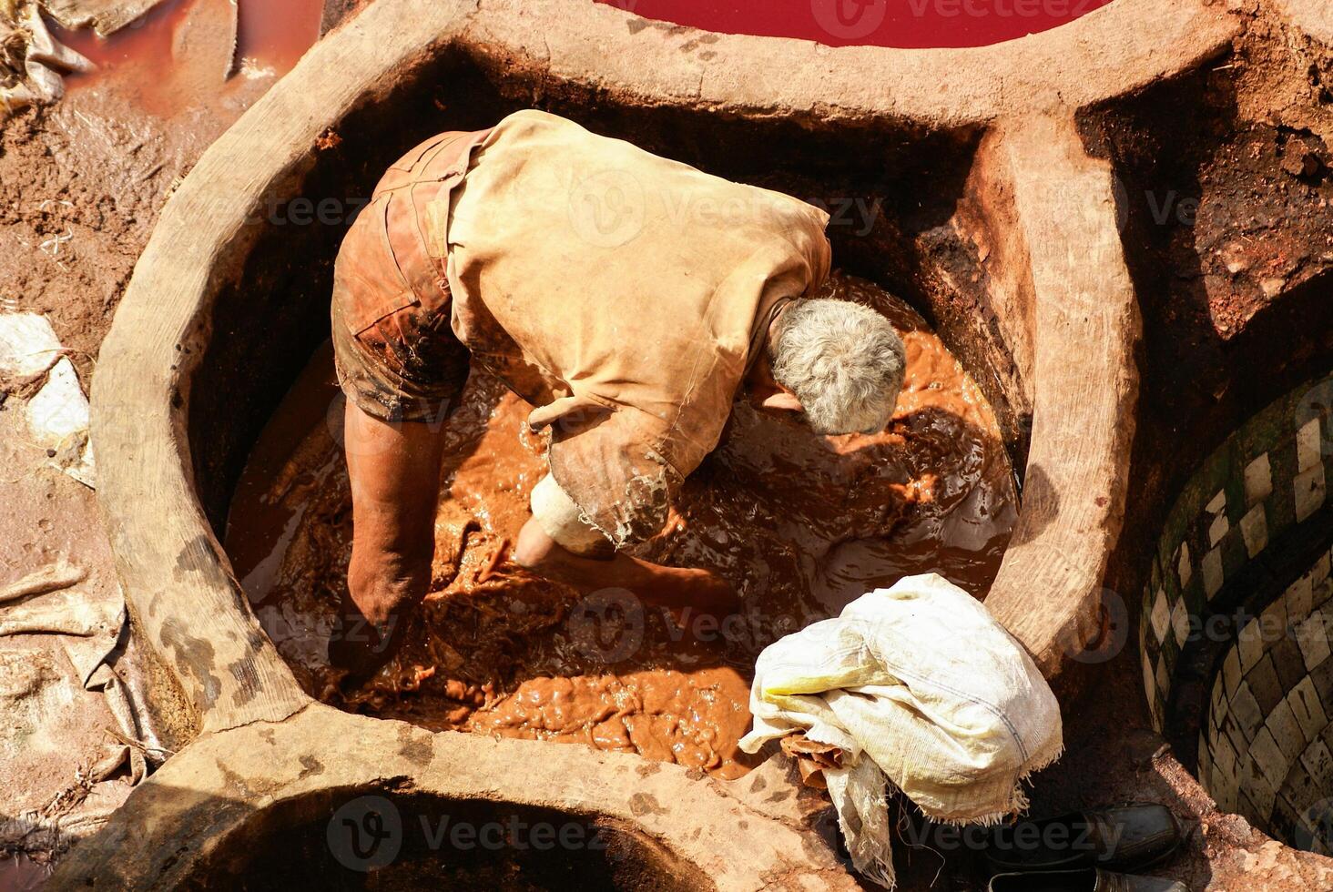 fez, marocko. de garveri souk av vävare är de mest besökta del av de 2000 år gammal stad. foto