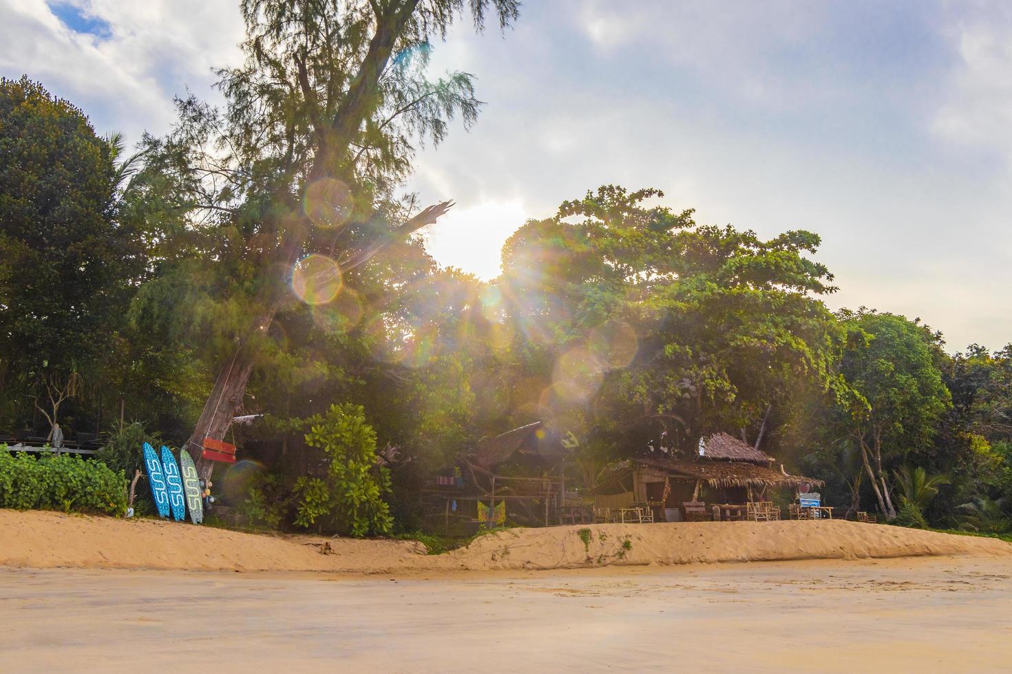 tropiska ön orter ko phayam ao khao kwai beach thailand foto