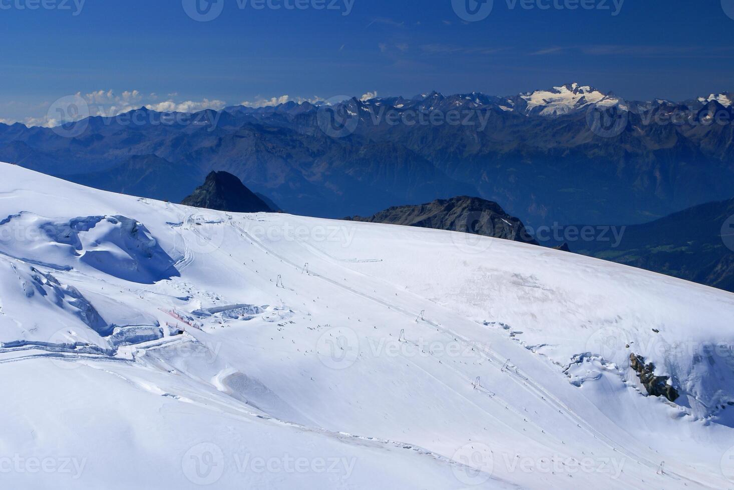 åka skidor backe i swiss alperna, zermatt foto