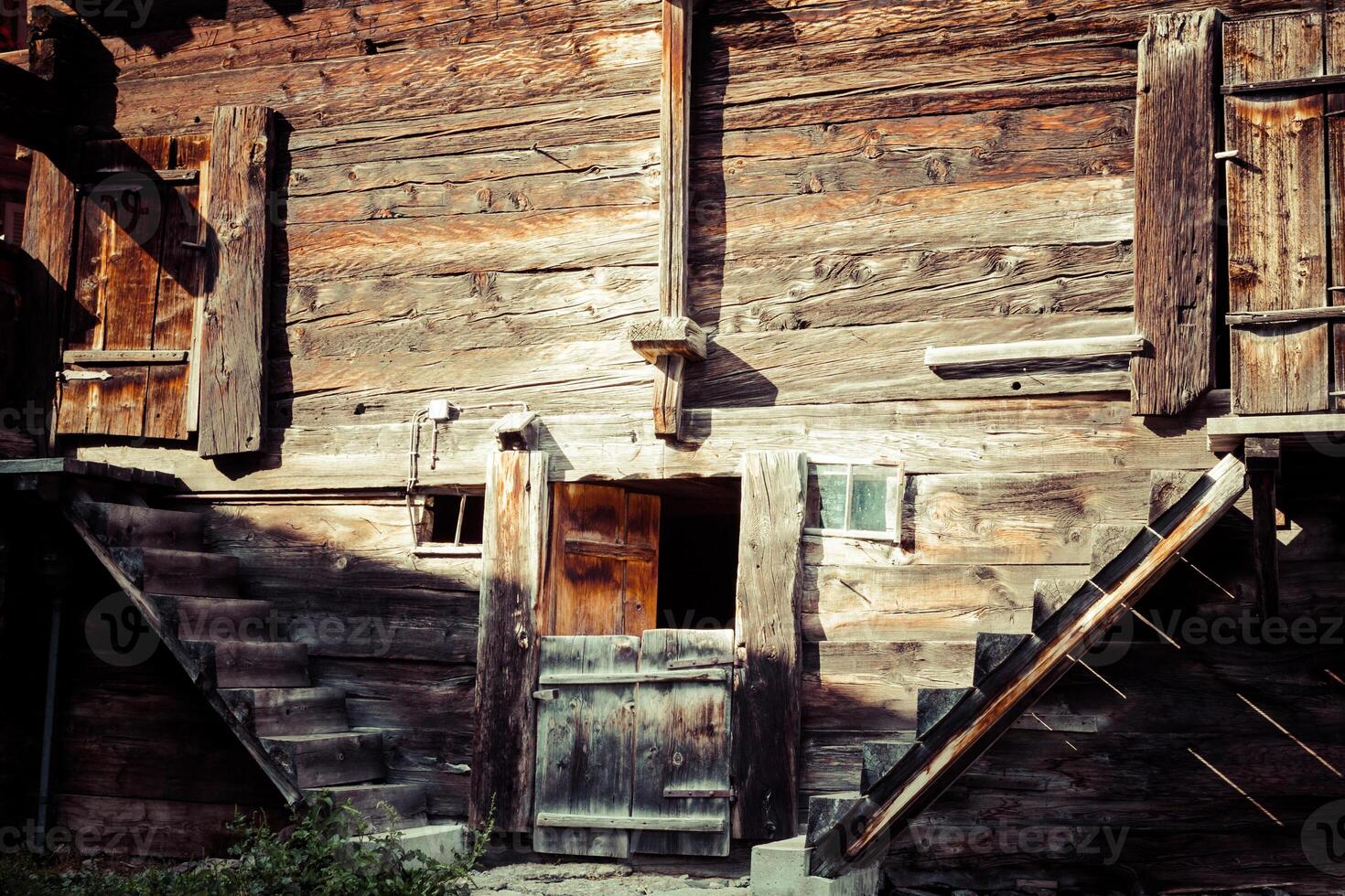 trä- hus i fiesch - schweiz foto