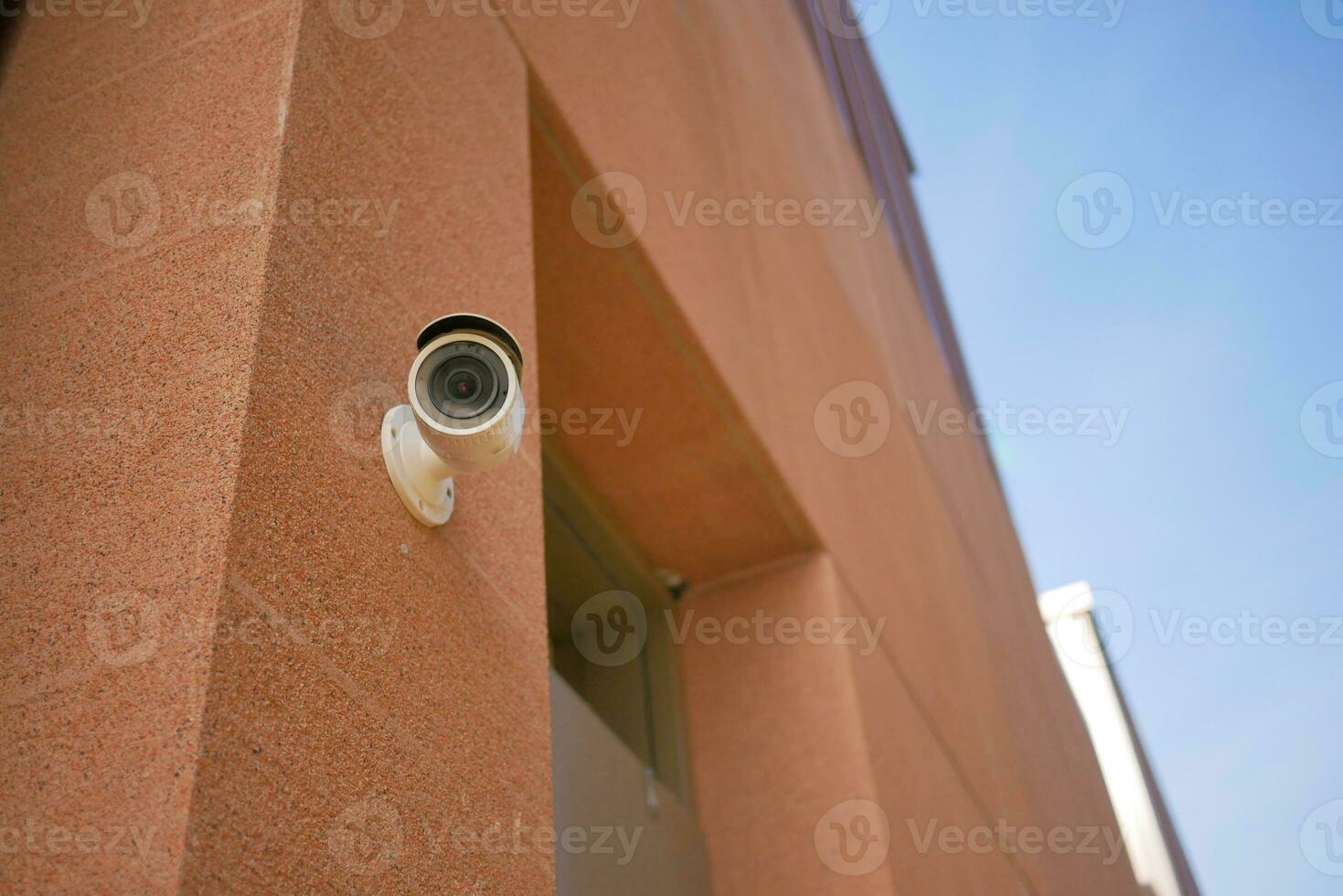 CCTV-säkerhetskamera som fungerar utomhus foto