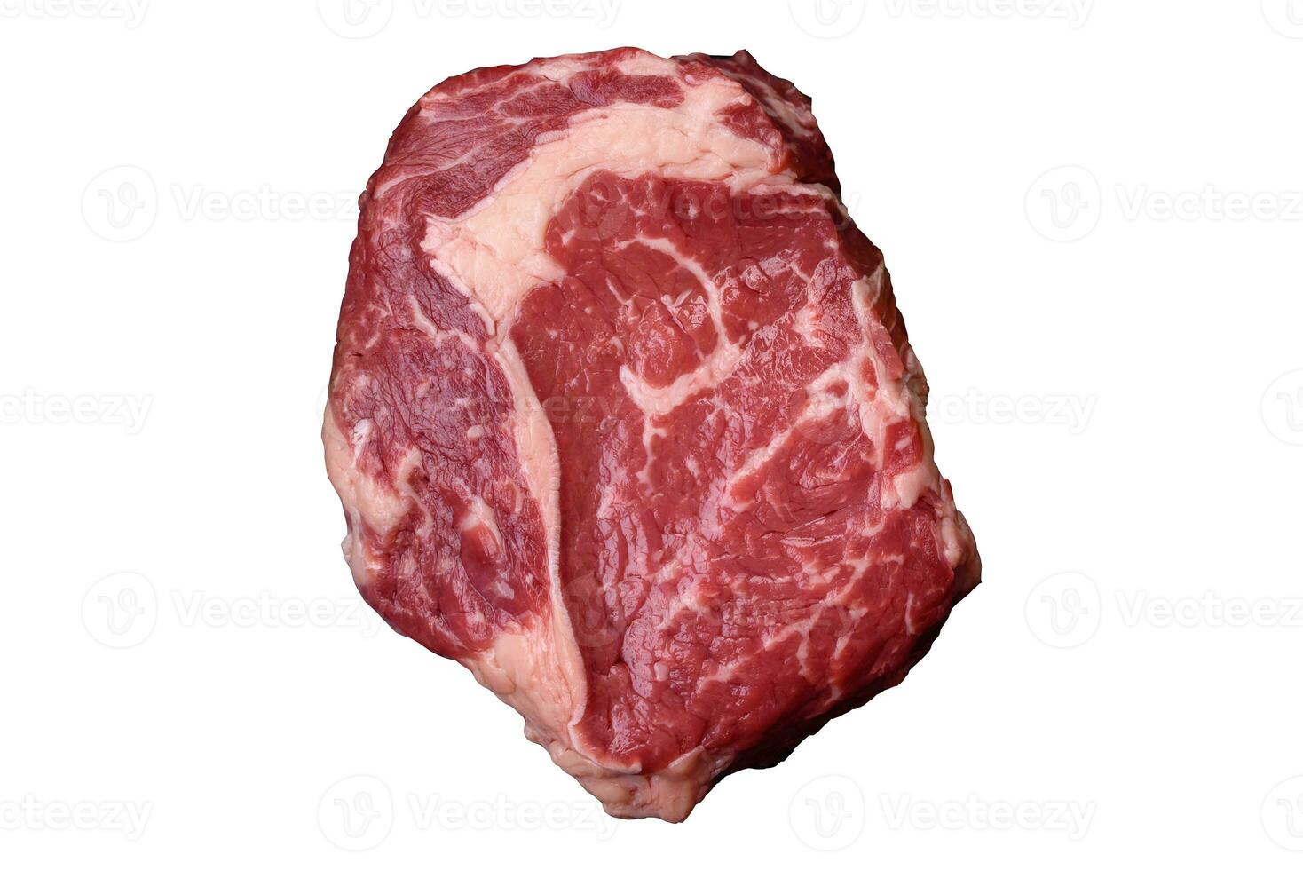 färsk, rå nötkött biff med salt, kryddor och örter foto