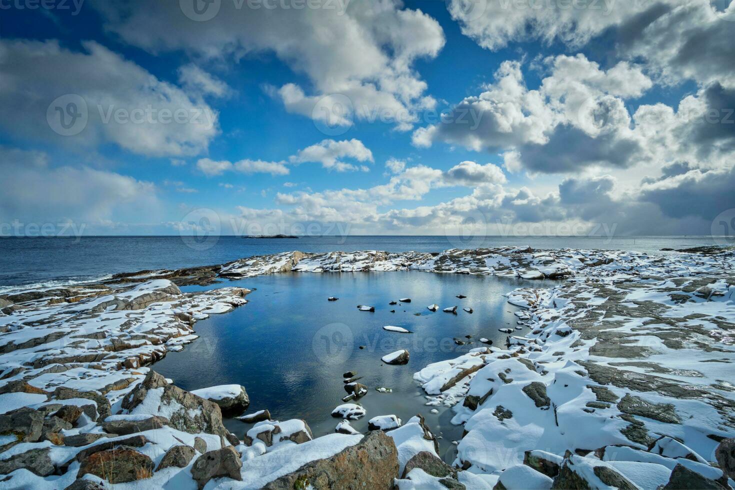 norska fjord i vinter- foto