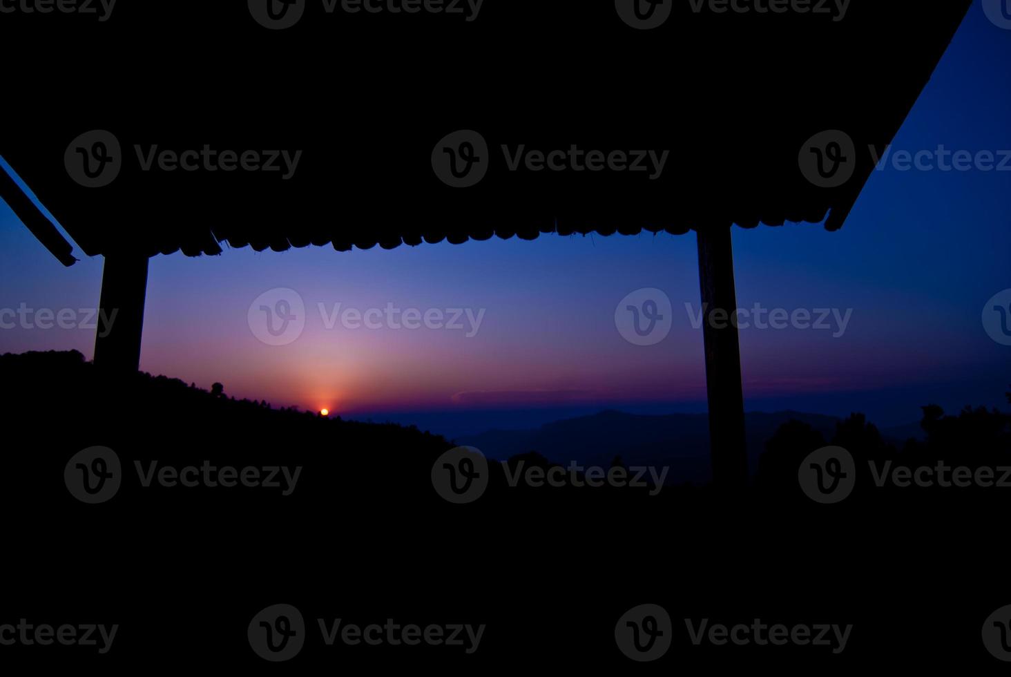 vackert landskap solnedgång natur bakgrund berg och himmel foto