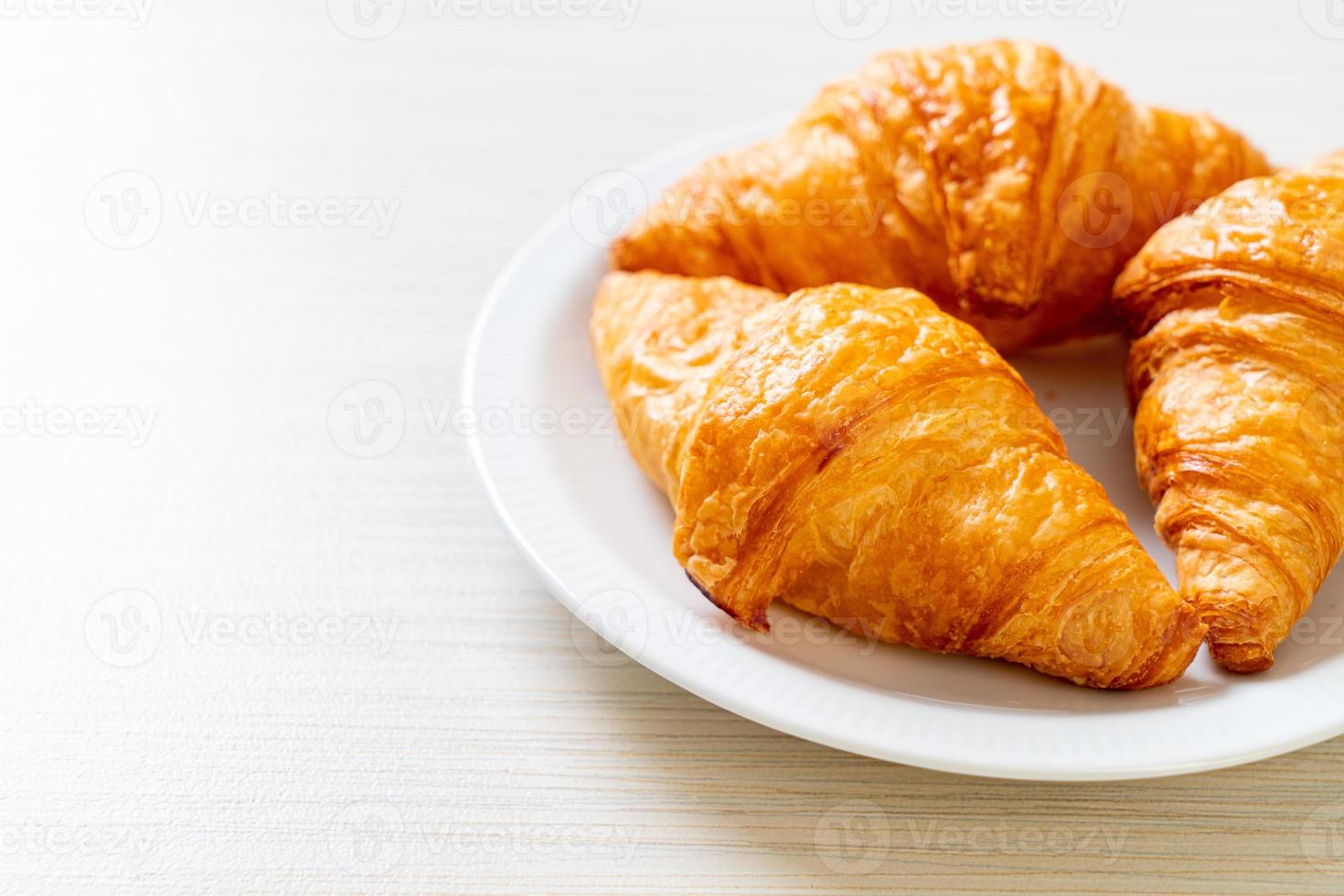 färskt smör croissant foto