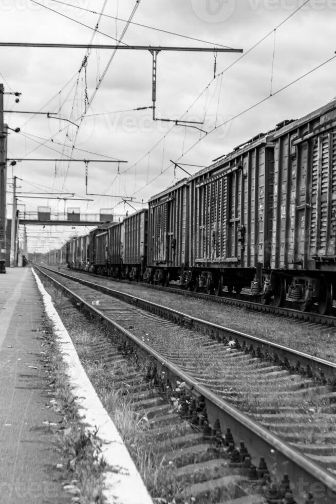 fotografi till tema järnväg Spår efter godkänd tåg på järnväg foto