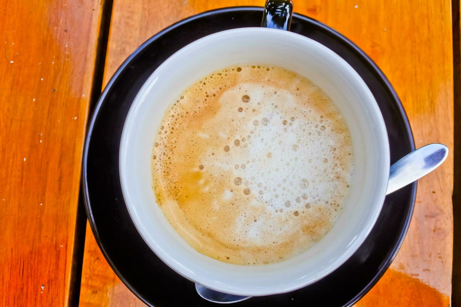 stänga upp se av en kopp av cappuccino kaffe foto