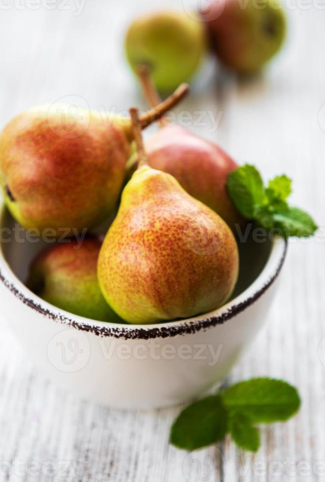 päron i en skål foto
