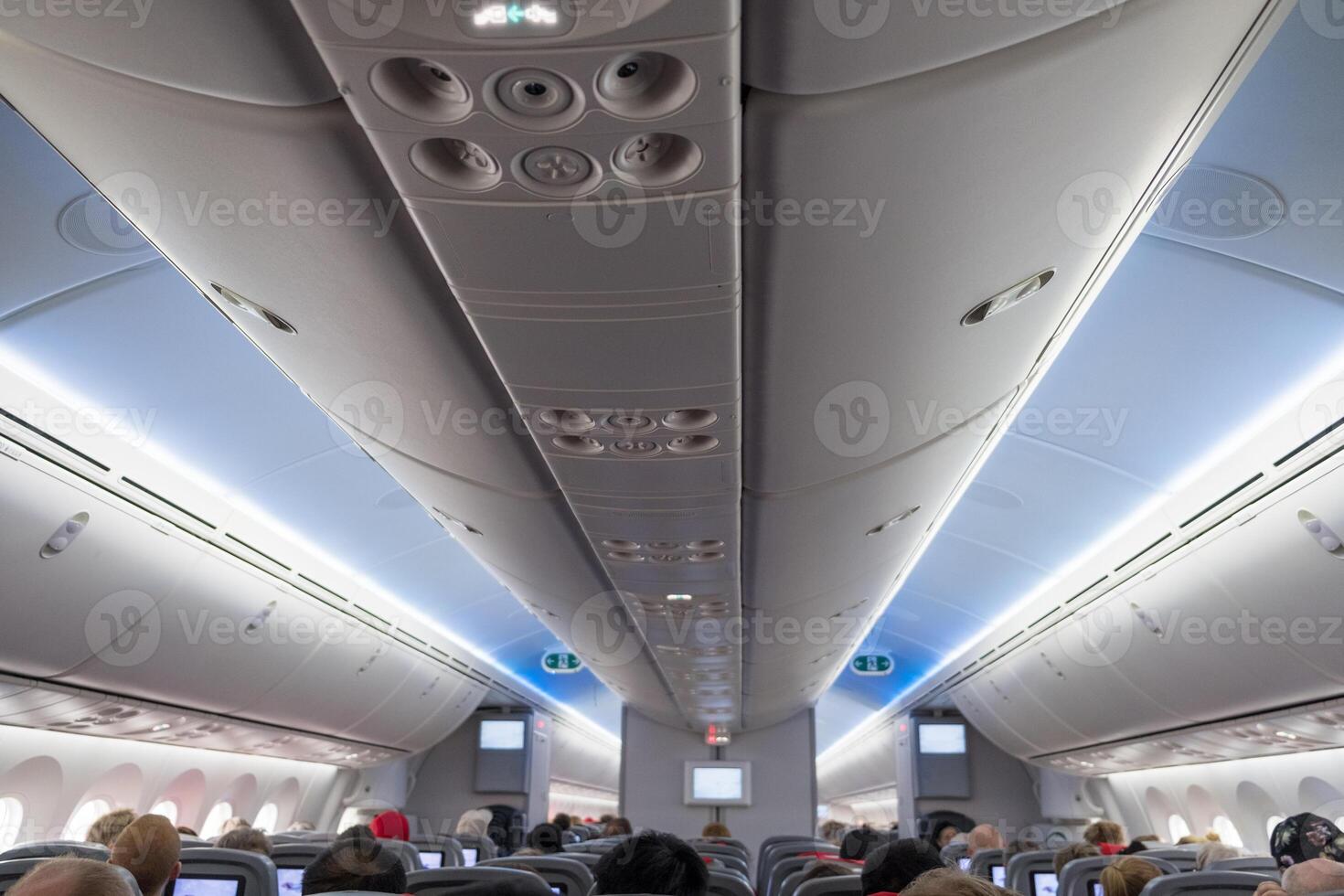 oidentifierad passagerare Sammanträde på säten i flygplan foto