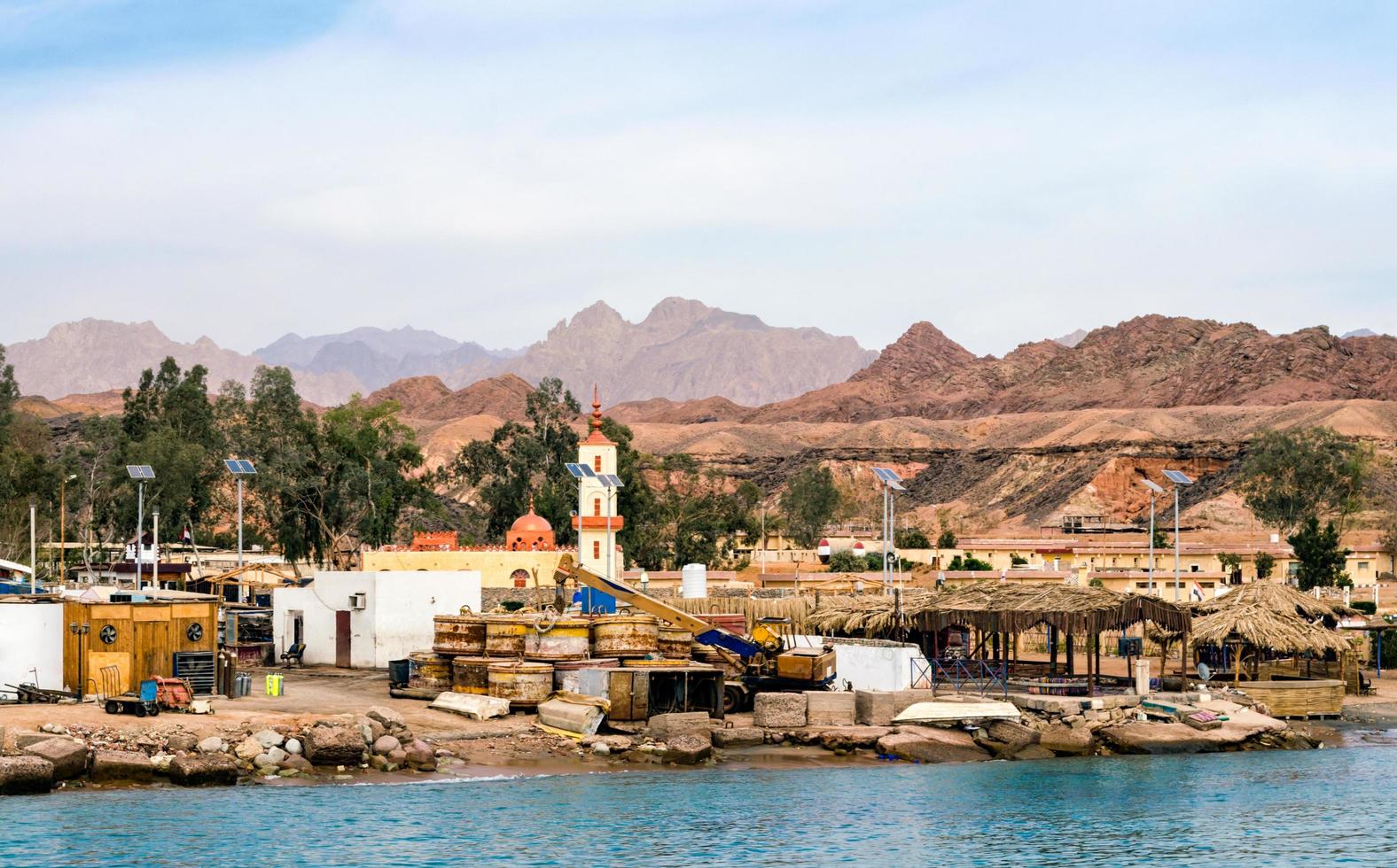 egypten, 2021 - byns slumhamn vid röda havet foto