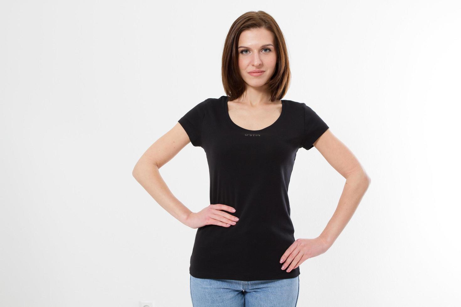kvinna svart t-shirt foto