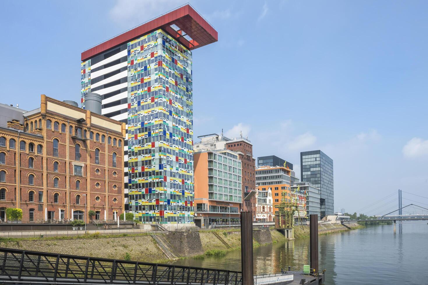 Düsseldorf, Tyskland, 2014 - modern kontor och hotell arkitektur, media hamn, Düsseldorf, norr Rhen Westfalen, Tyskland foto