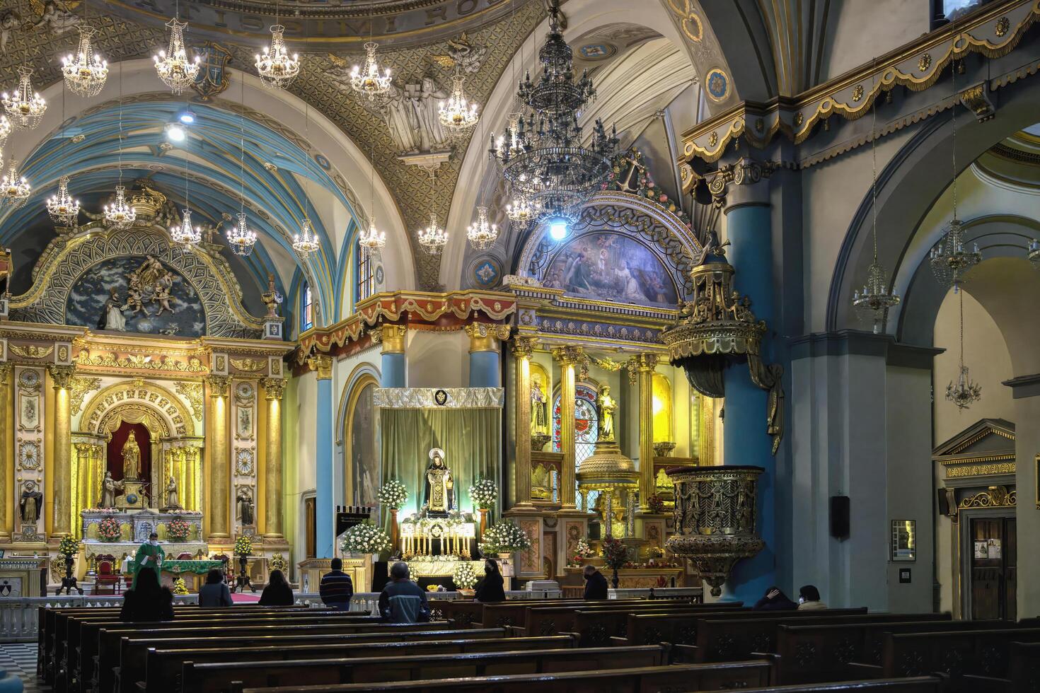 lima, peru, 2022 - basilika och kloster av santo domingo eller kloster av de helig radband, altare, lima, peru foto