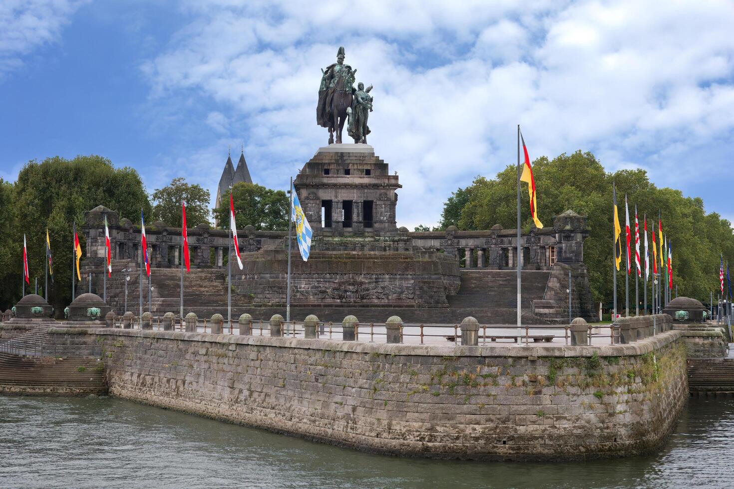 koblenz, Tyskland, 2023, tysk hörn med de ryttare staty av william jag, först tysk kejsare, koblenz, rhineland palatinera, Tyskland foto