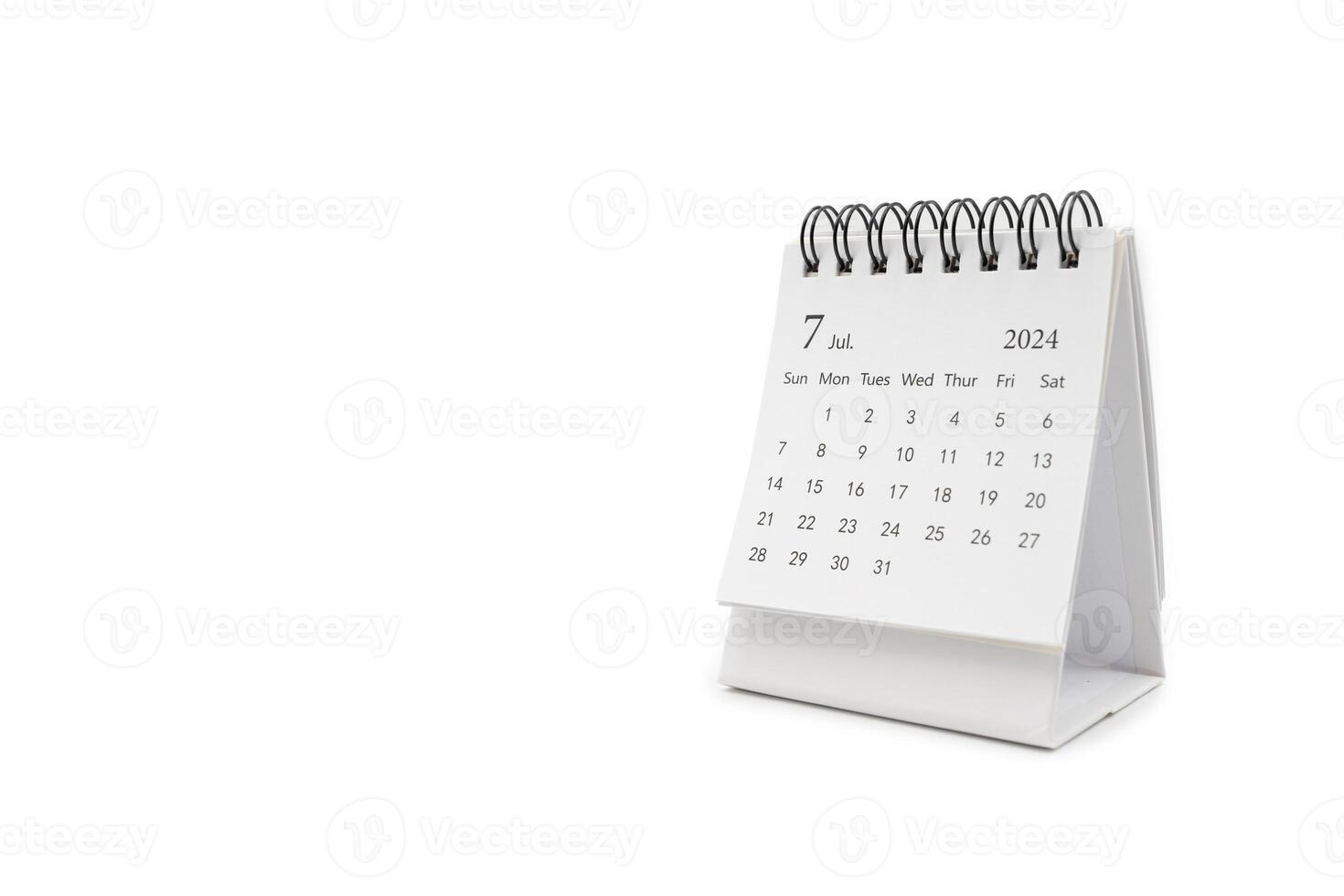 enkel skrivbord kalender för juli 2024 isolerat på vit bakgrund. kalender begrepp med kopia Plats. foto