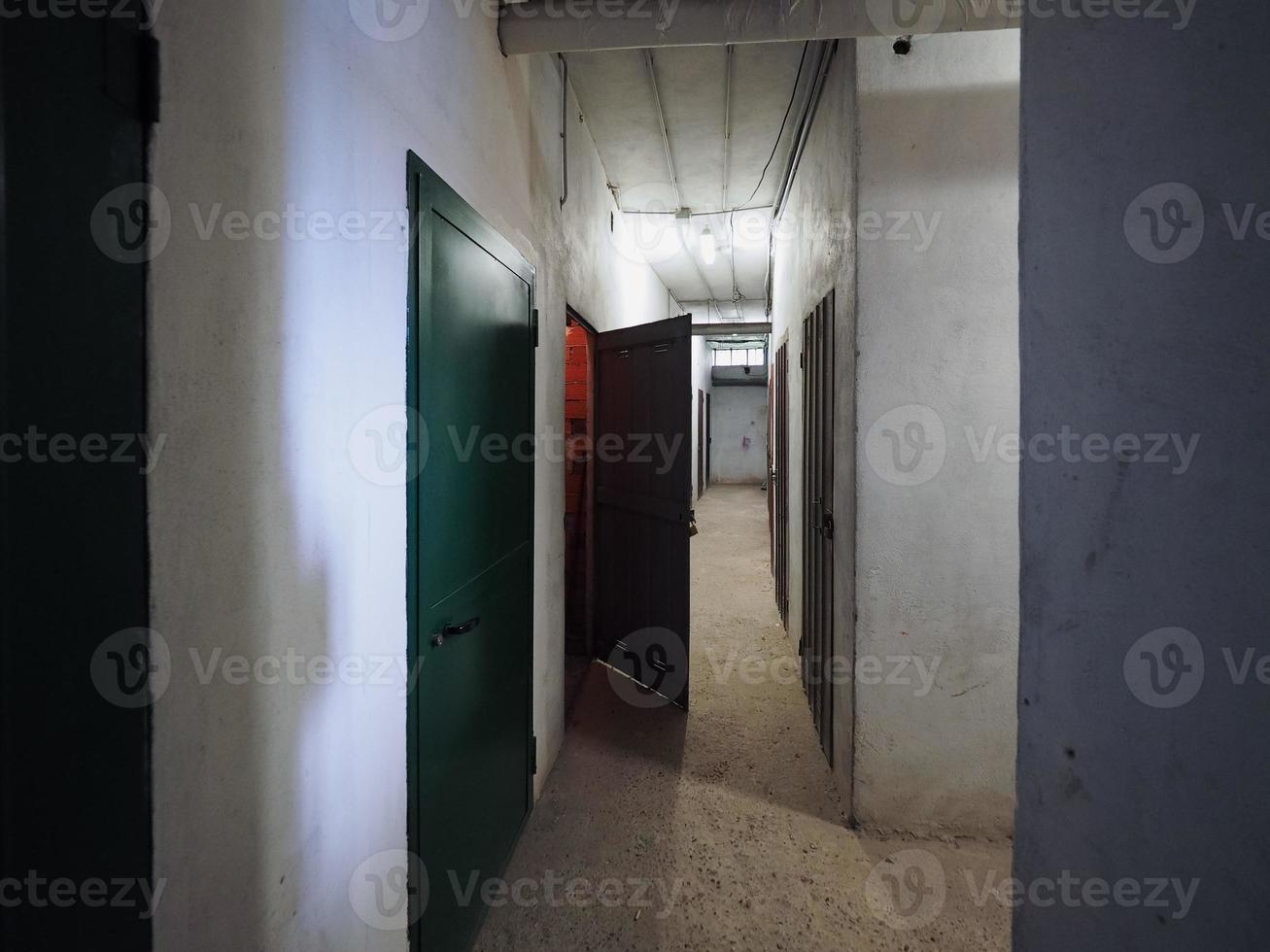 underjordiska källare korridor foto