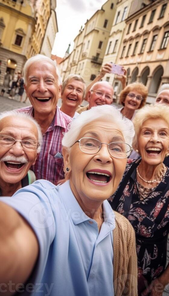 ai generativ Lycklig grupp av senior människor leende på kamera utomhus äldre vänner tar selfie bild med smart mobil telefon enhet liv stil begrepp med pensionärer har roligt tillsammans på s foto