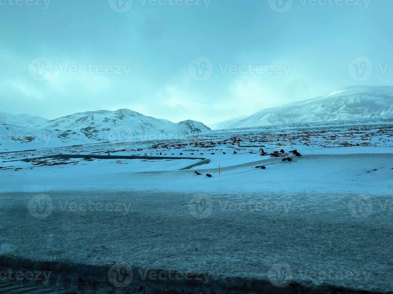 en se av de island landsbygden i de vinter- täckt med snö nära de Gulfos vattenfall foto