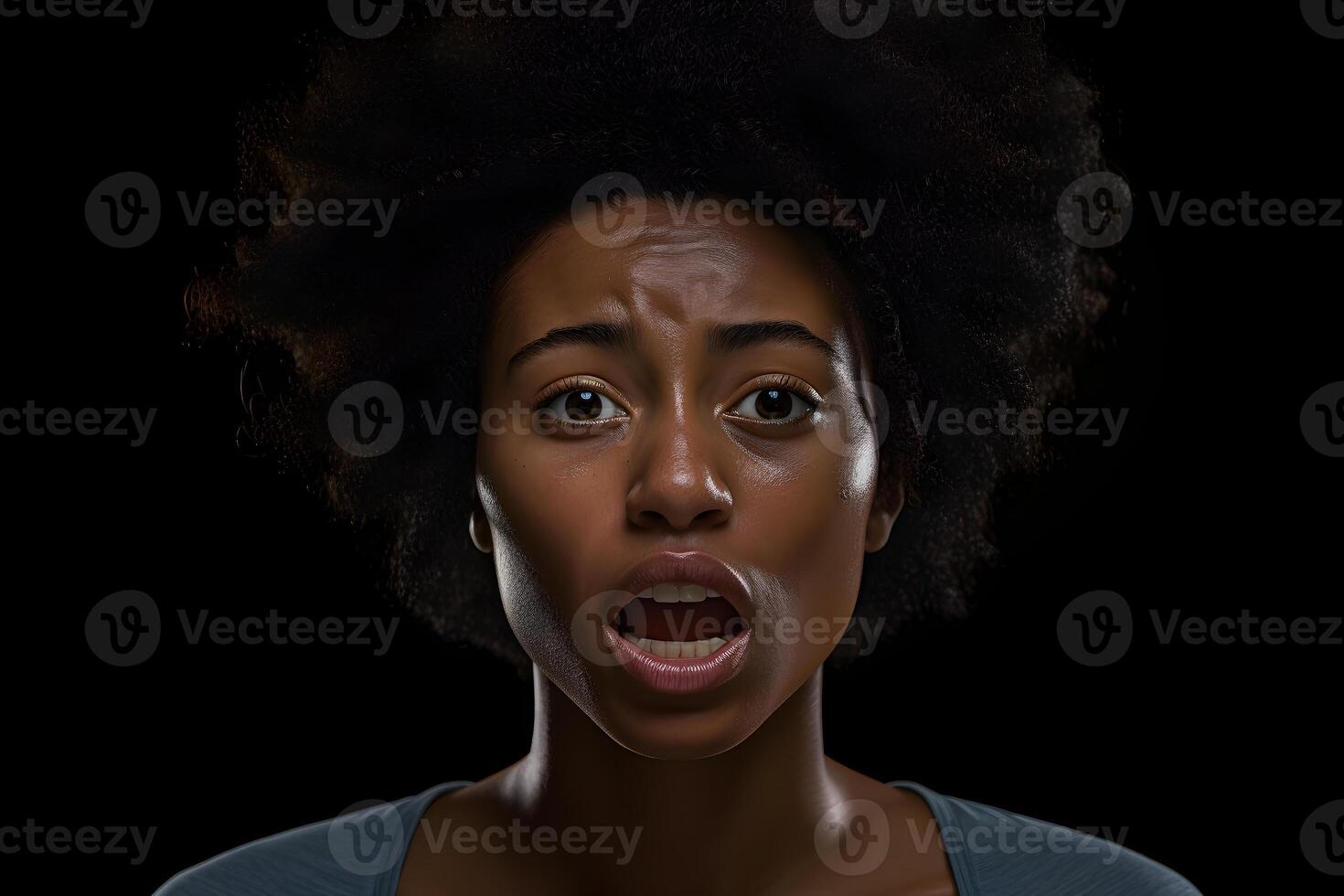 ai genererad överraskad och rädd ung vuxen afrikansk amerikan kvinna, huvud och axlar porträtt på svart bakgrund. neuralt nätverk genererad bild foto