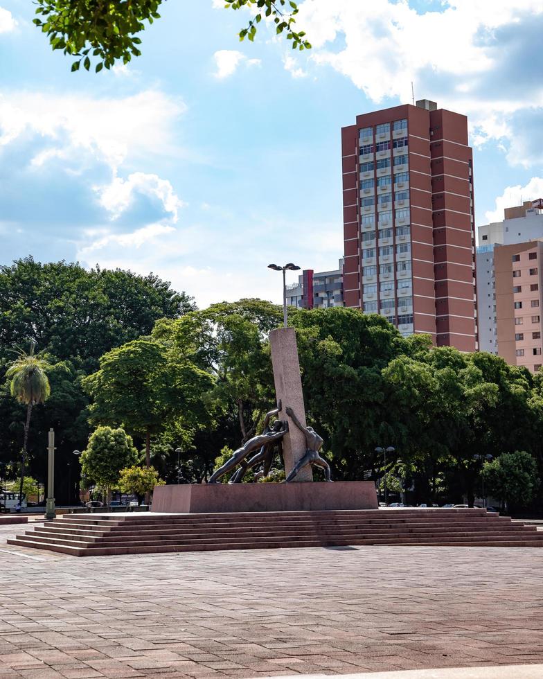 goiania, goias, brazil, 2019 - monument över de tre loppen foto