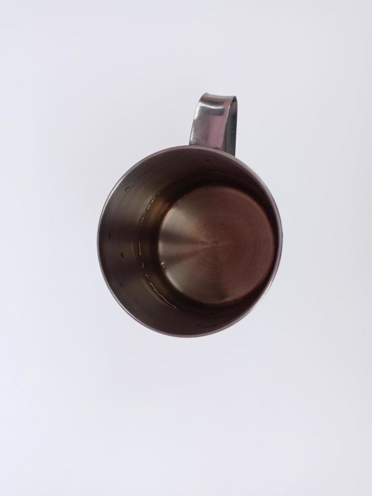 en kopp i rostfritt stål isolerad på vit bakgrund foto