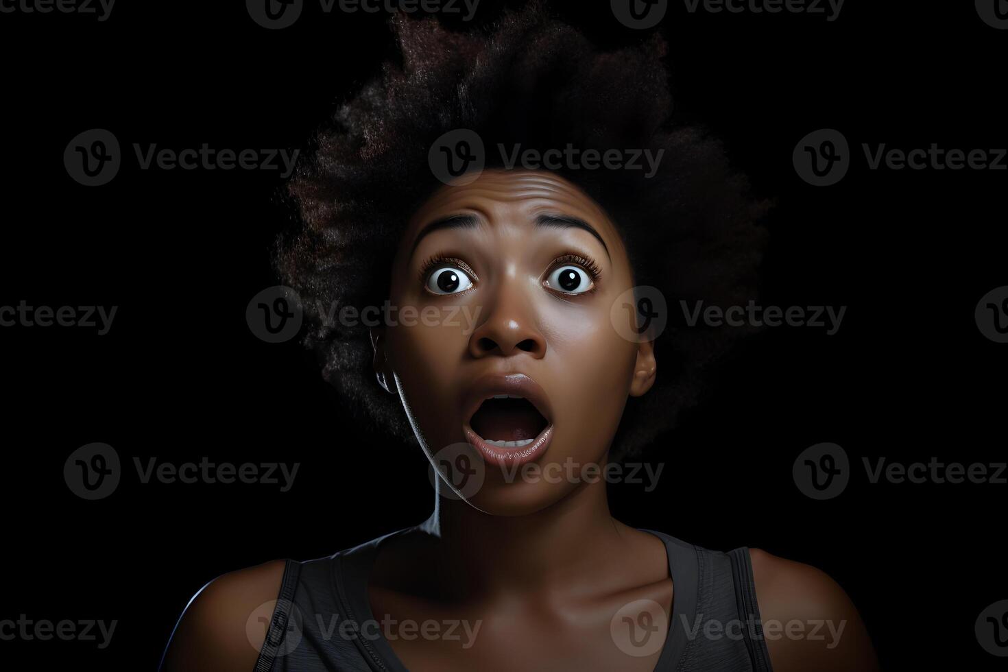 ai genererad överraskad ung vuxen afrikansk amerikan kvinna, huvud och axlar porträtt på svart bakgrund. neuralt nätverk genererad bild foto
