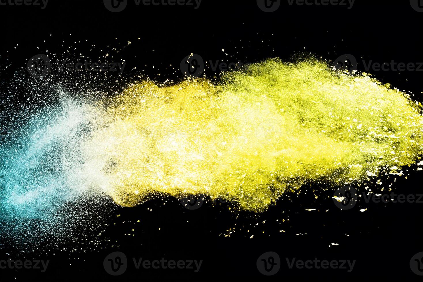 explosion av flerfärgad damm på svart bakgrund. foto