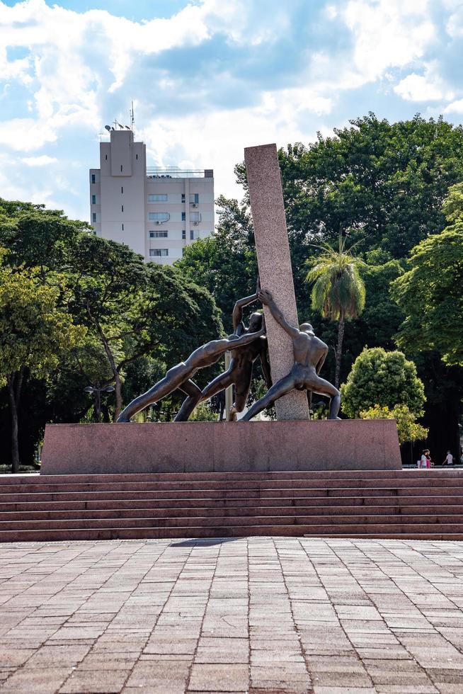 goiania, goias, brazil, 2019 - monument över de tre loppen foto