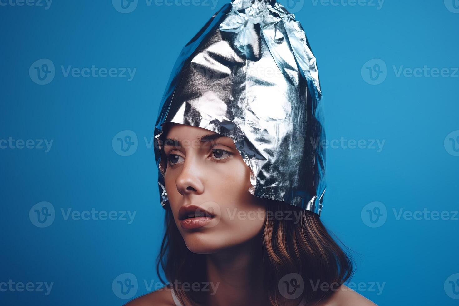 ai genererad kvinna med aluminium folie huvud. generera ai foto