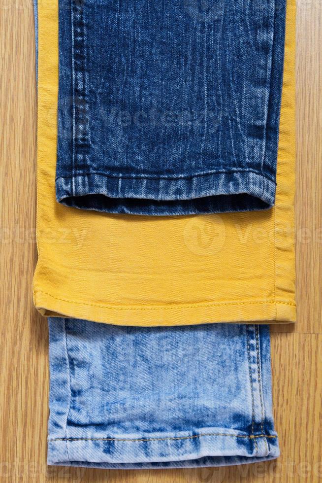 olika texturer av jeans på nära håll, olika texturer av denim närbild foto