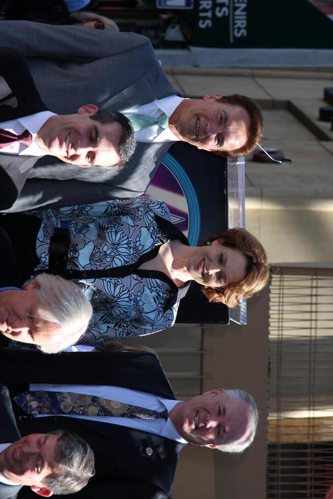 arnold schwarzenegger, sigourney vävare, James cameron stad tjänstemän på de hollywood promenad av berömmelse ceremoni för James cameron egyptisk teater trottoar los angeles, ca december 18, 2009 foto