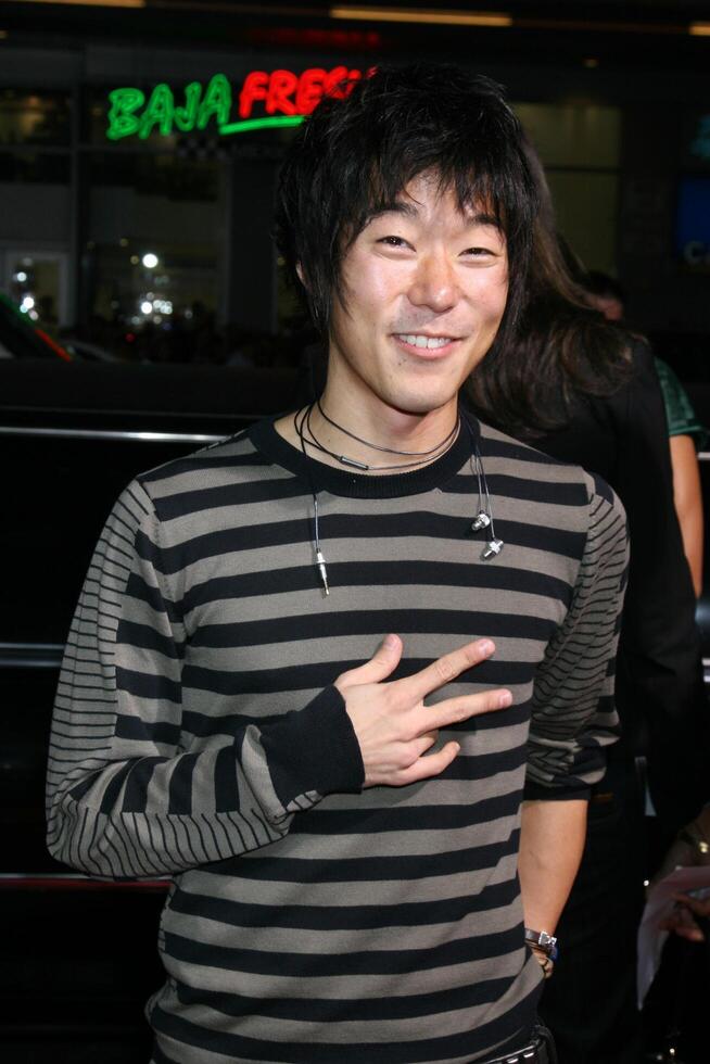 aron yoo anländer på de premiär av Örn öga på mannens kinesisk teater i los angeles ,ca på september 16, 2008 foto