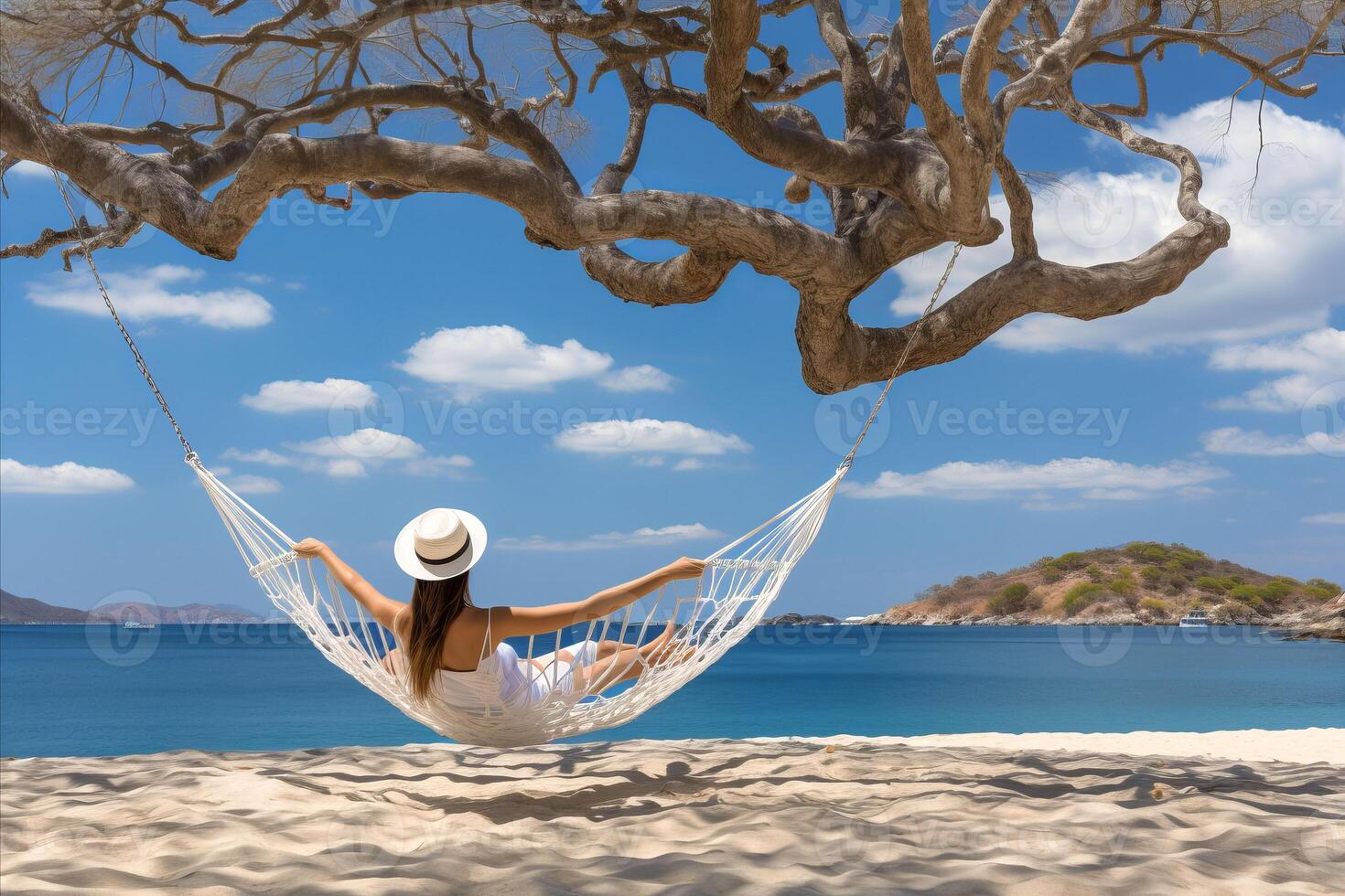 ai genererad skön kvinna i vit hatt, Sammanträde i en hängmatta, njuter en lugn ögonblick på en ren sandig strand under ett exotisk semester foto
