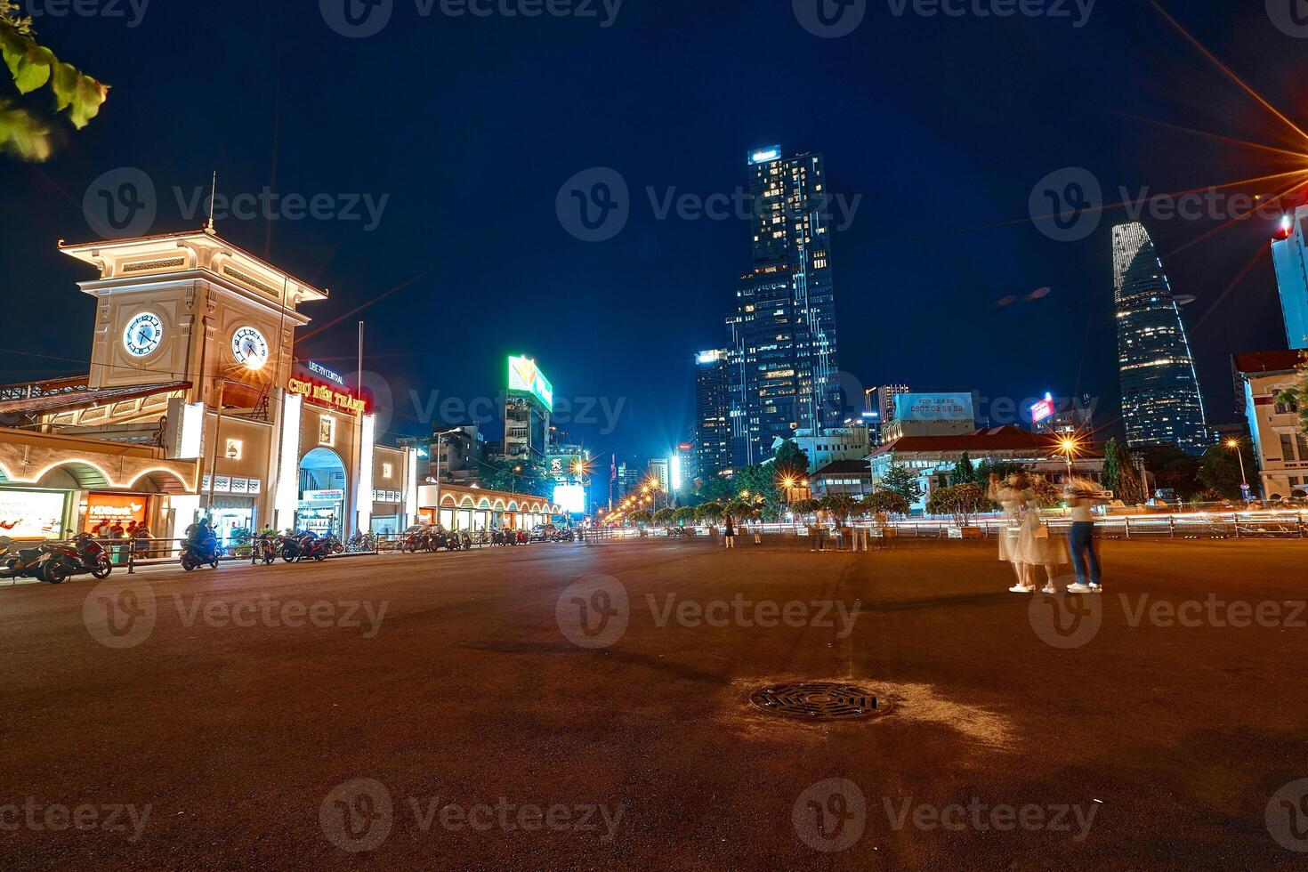 skön solnedgång i ben thanh marknadsföra , ho chi minh stad är en populär turist destination av Asien. foto