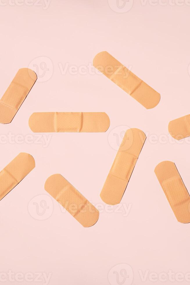 lim bandage för granar hjälpa. band AIDS layout. foto