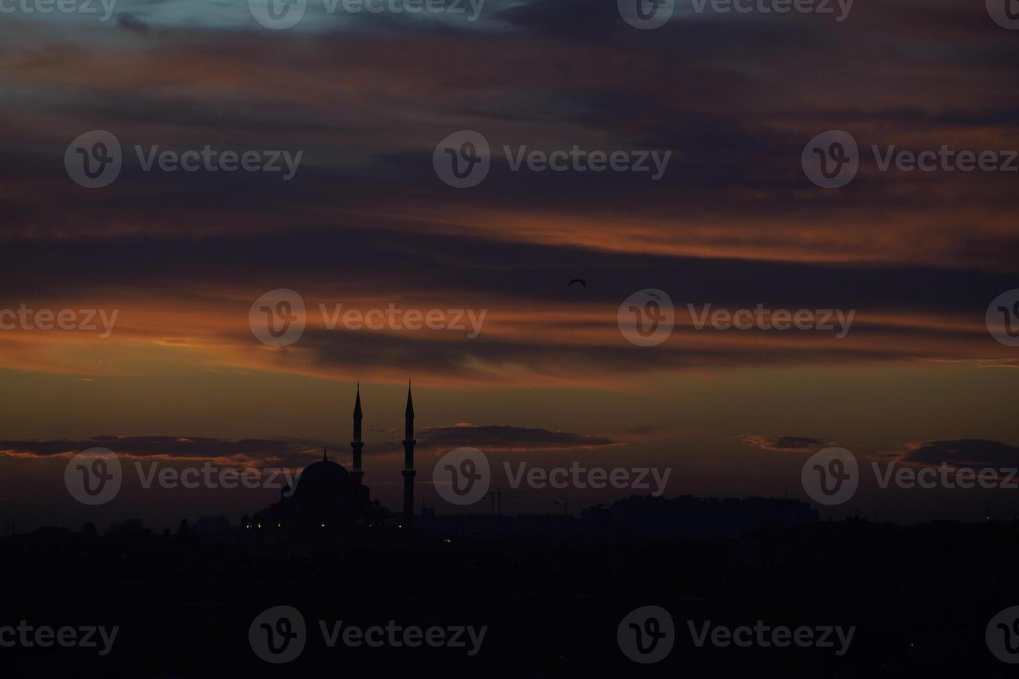 istanbul antenn stadsbild på solnedgång från galata torn suleymaniye moské foto