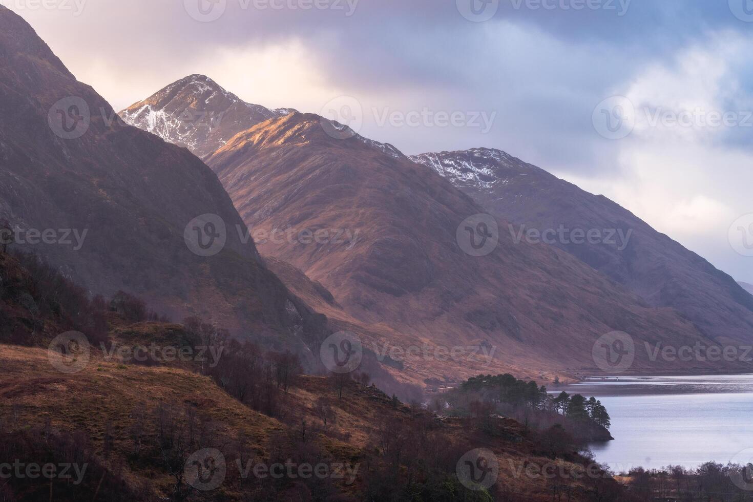 de skön bergen i de skott höglandet. glenfinnan, Skottland. foto