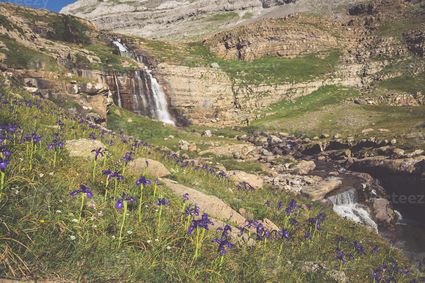 vattenfall de cotatuero under Monte perdido på ordesa dal aragon huesca pyreneerna av Spanien foto