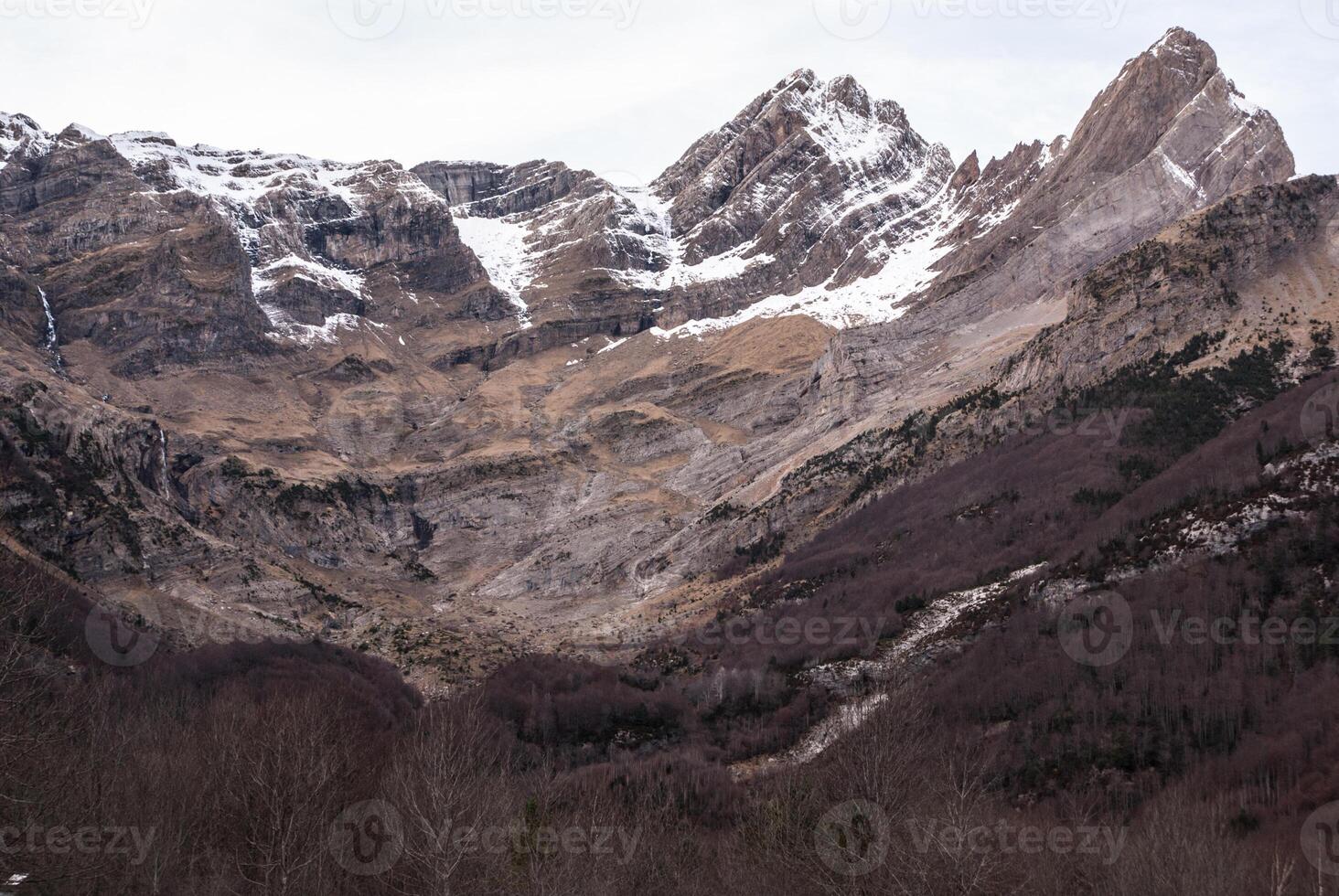 toppar i anisclo dalen, ordesa nationalpark, pyrenees, huesca, aragon, spanien foto