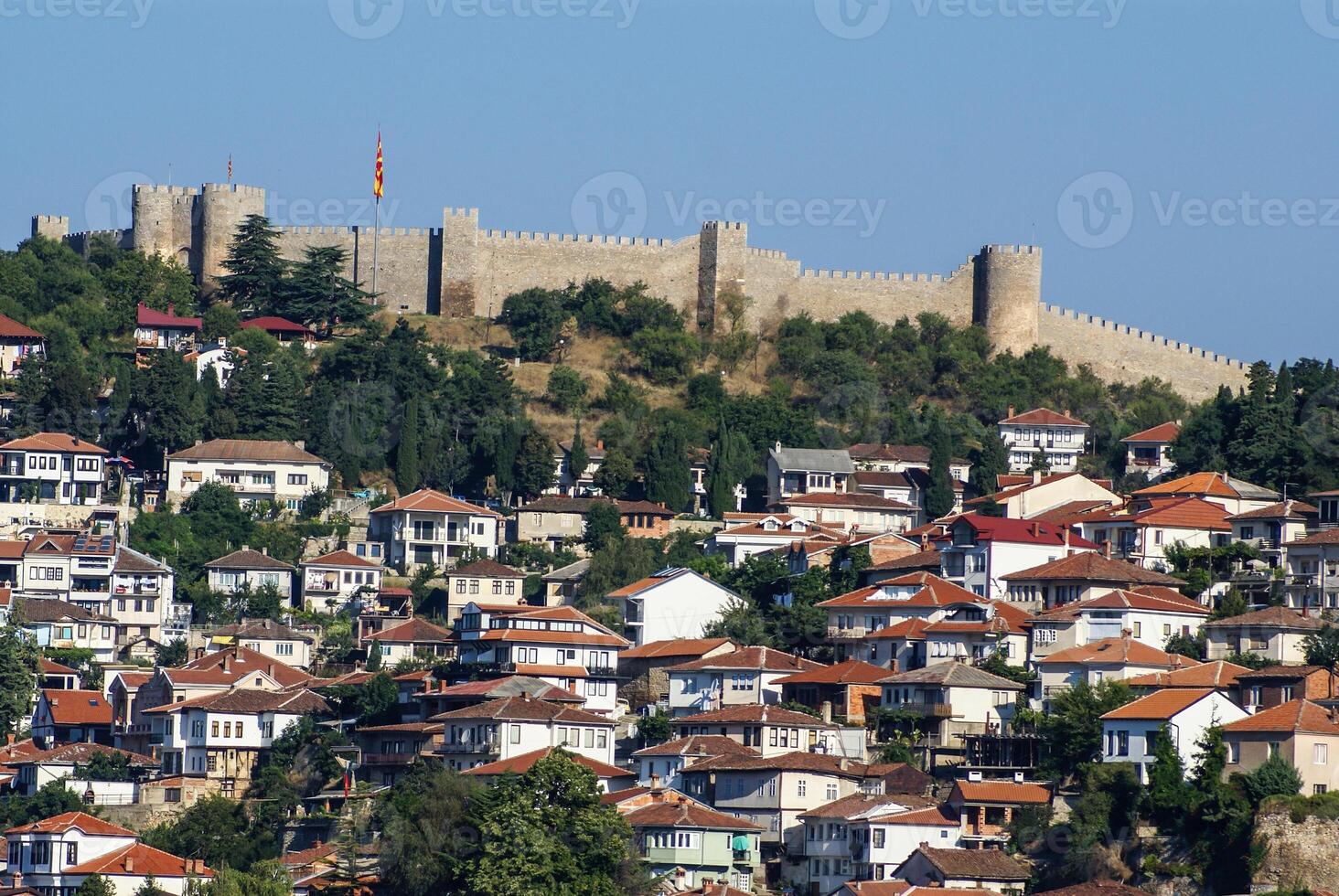 de fästning av tsar samuil fotograferad från distans, i Ohrid, macedonia foto