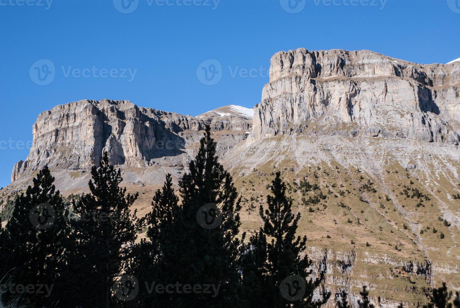 Monte perdido i ordesa nationell parkera, huesca. Spanien. foto