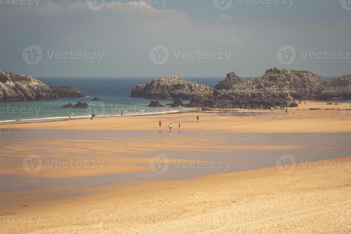 cuarezo strand i noja. santander. kantabrien. Spanien. Europa. foto